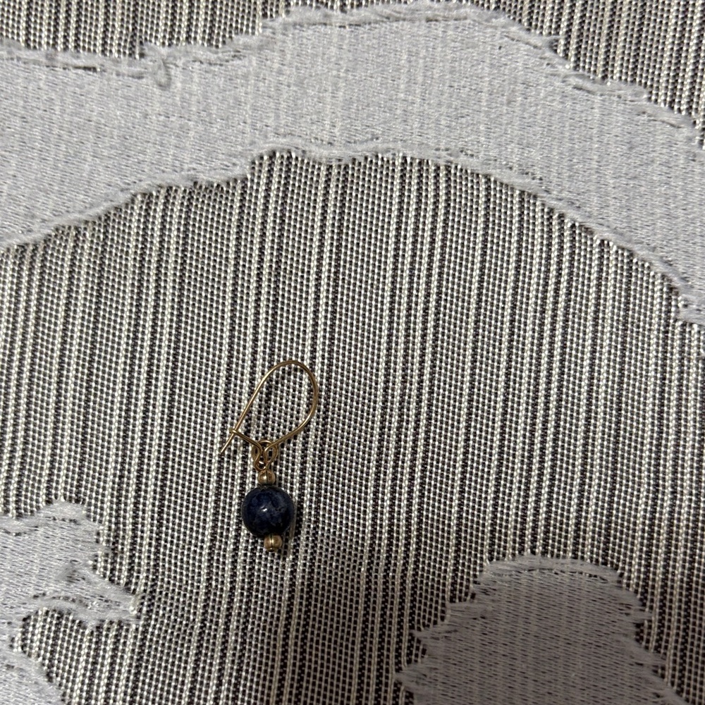 1 Lapis Lazuli earring